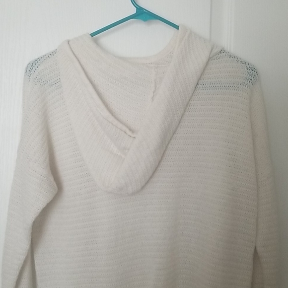 White Abercrombie and Fitch Sweater - Picture 3 of 4